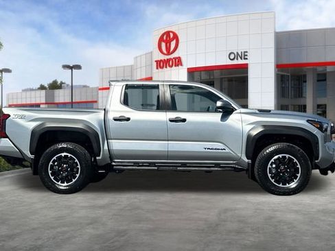 Used 2025 Toyota Tacoma TRD Off-Road image 3