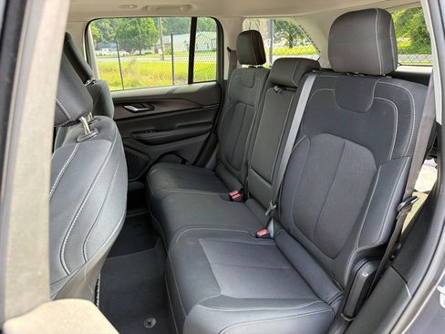 Used 2024 Jeep Grand Cherokee Laredo X AWD/4WD image 19