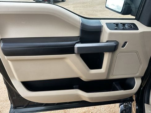 Used 2015 Ford F150 XLT w/ Equipment Group 301A Mid image 10