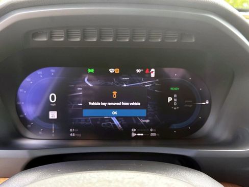 Certified 2024 Volvo XC90 T8 Plus w/ Protection Package Premier image 24