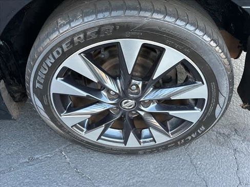 Used 2019 Nissan Sentra SR w/ Exterior Package image 26