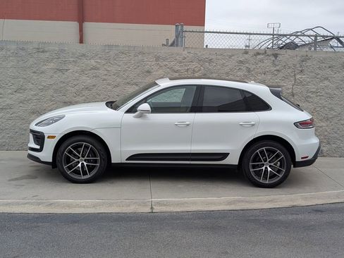 Certified 2025 Porsche Macan AWD/4WD image 2