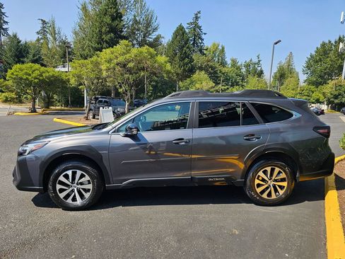 Used 2023 Subaru Outback Premium AWD/4WD image 4