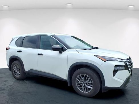 Used 2024 Nissan Rogue S FWD image 6