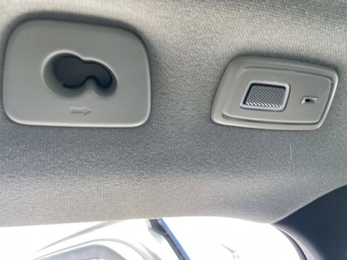 Used 2025 Volvo XC40 B5 Core image 39