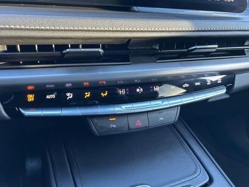 Used 2024 Cadillac XT4 Premium Luxury image 29