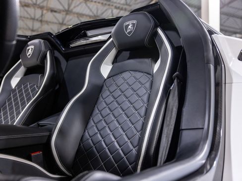 Used 2019 Lamborghini Aventador S image 45