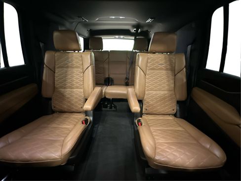 Used 2021 Cadillac Escalade ESV Premium Luxury AWD/4WD image 15