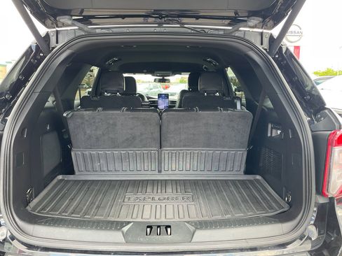 Used 2022 Ford Explorer ST w/ ST Street Pack image 6