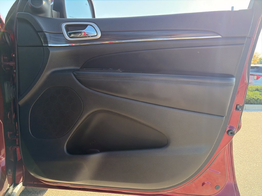 Used 2020 Jeep Grand Cherokee Limited AWD/4WD image 9