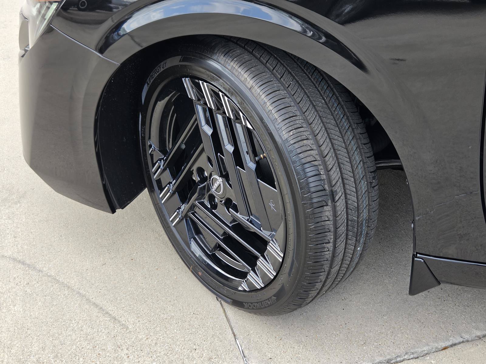 New 2027 Nissan Sentra SR FWD image 9