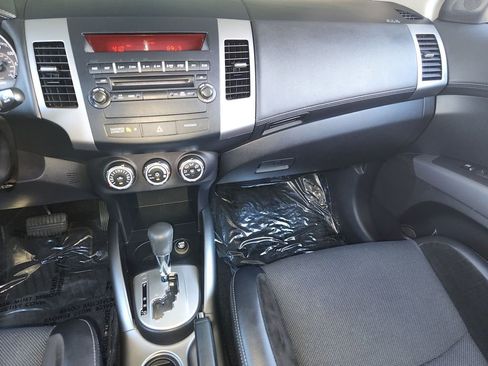 Used 2010 Mitsubishi Outlander XLS image 17