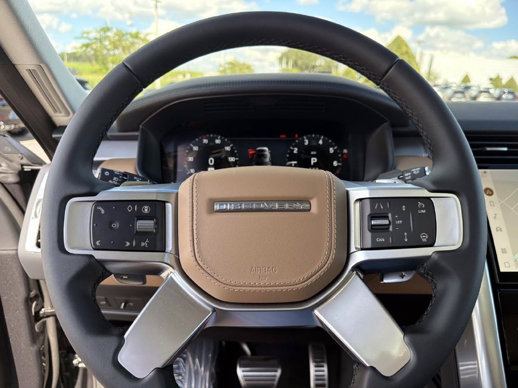 New 2026 Land Rover Discovery Limited Edition AWD/4WD image 26