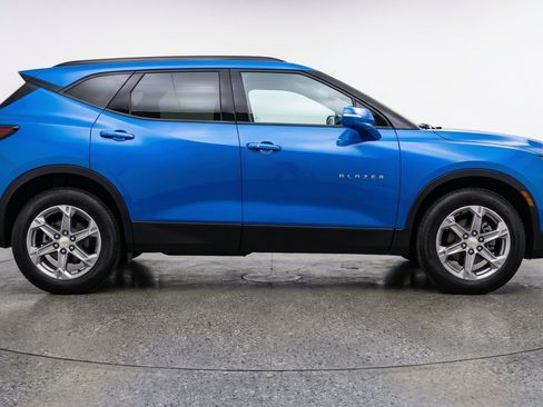 Used 2025 Chevrolet Blazer LT FWD image 11