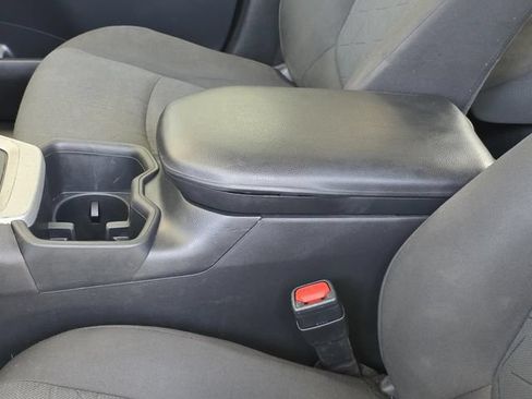 Used 2022 Toyota RAV4 XLE w/ Convenience Package FWD image 9