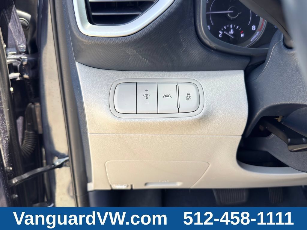 Used 2022 Hyundai Venue Limited FWD image 23