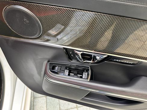Used 2015 Jaguar XJ R LWB RWD image 84