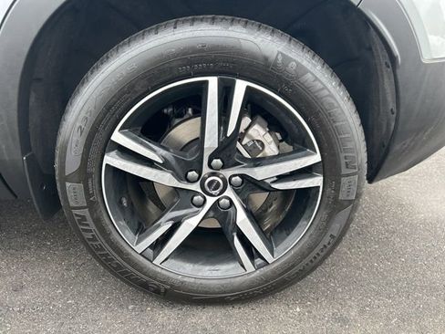Certified 2025 Volvo XC40 B5 Core AWD/4WD image 9