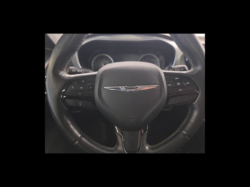 Used 2018 Chrysler Pacifica Touring-L Plus FWD image 14