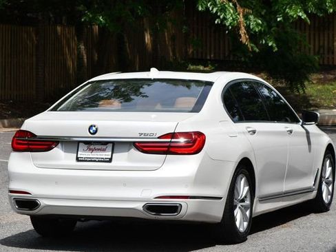 Used 2018 BMW 750i image 11