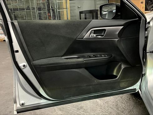 Used 2013 Honda Accord LX image 21