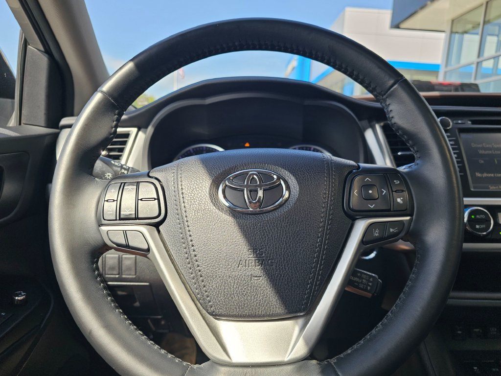 Used 2019 Toyota Highlander XLE AWD/4WD image 26