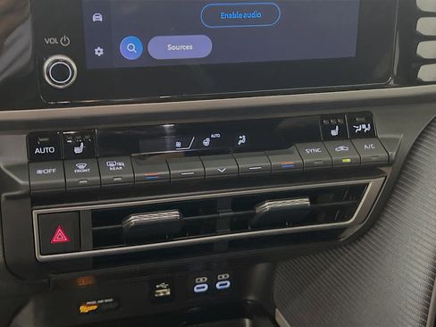 Used 2025 Toyota Camry SE w/ Convenience Package image 26