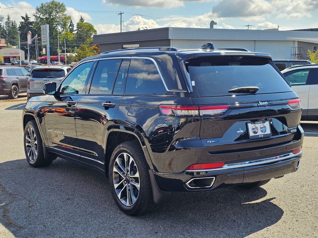 Used 2023 Jeep Grand Cherokee Overland w/ Advanced Protech Group III AWD/4WD image 6