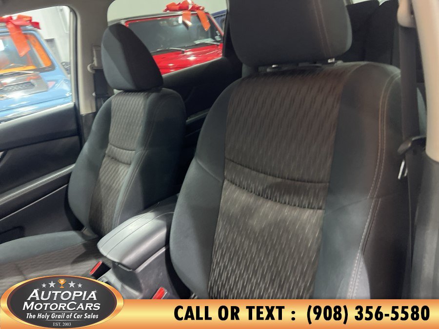 Used 2017 Nissan Rogue SV AWD/4WD image 9