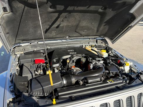 Used 2018 Jeep Wrangler Unlimited Sahara image 21