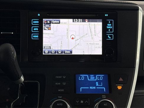 Used 2016 Toyota Sienna SE w/ SE Preferred Package FWD image 20