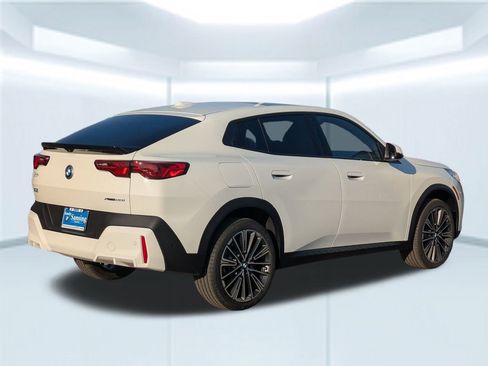 New 2026 BMW X2 xDrive28i AWD/4WD image 5