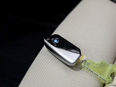 Used 2024 BMW ALPINA XB7 image 49