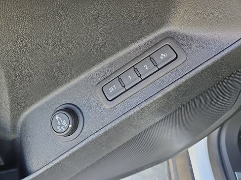 Used 2024 Chevrolet Equinox Premier AWD/4WD image 35