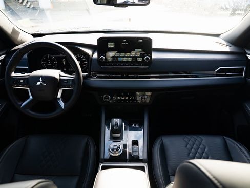 Used 2025 Mitsubishi Outlander SEL Black Edition image 8