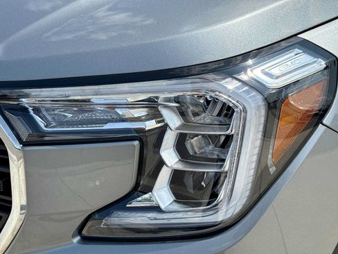 Used 2023 GMC Terrain SLE FWD image 10