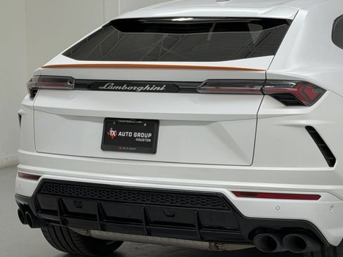 Used 2022 Lamborghini Urus AWD/4WD image 48