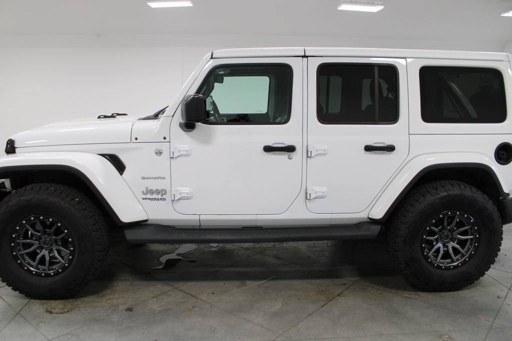 Used 2018 Jeep Wrangler Unlimited Sahara AWD/4WD image 6