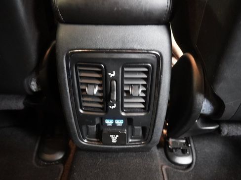 Used 2020 Jeep Grand Cherokee Limited image 32