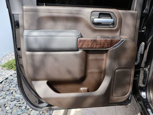 Used 2021 GMC Sierra 2500 Denali w/ Denali Black Diamond Edition image 15