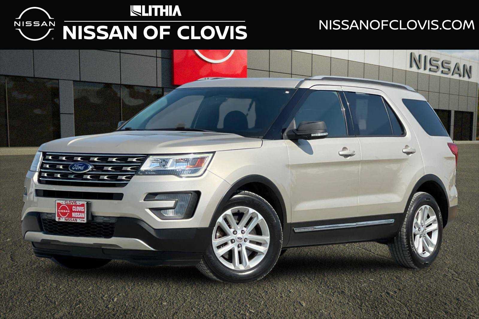 Used 2017 Ford Explorer XLT FWD image 1