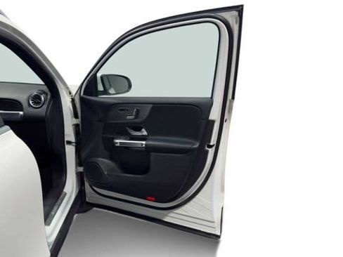 Used 2022 Mercedes-Benz GLB 250 image 9