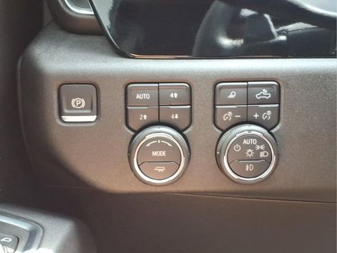 Used 2025 Chevrolet Silverado 1500 LTZ w/ LTZ Premium Package AWD/4WD image 15