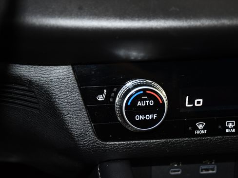 Used 2024 Mitsubishi Outlander SE AWD/4WD image 29
