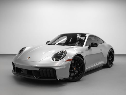 Certified 2025 Porsche 911 Carrera GTS RWD image 6