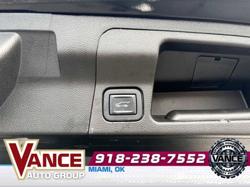 Used 2023 GMC Acadia SLT AWD/4WD image 18