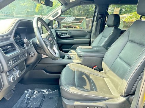 Used 2024 GMC Yukon XL SLT w/ SLT Luxury Package RWD image 13
