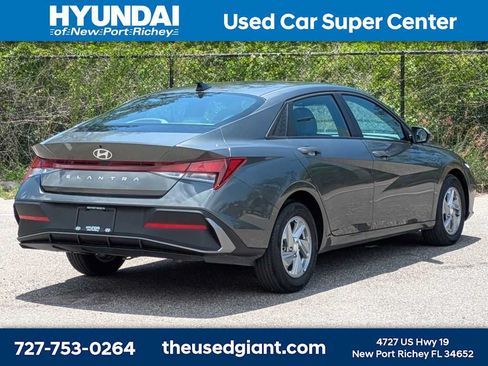 Used 2025 Hyundai Elantra SE FWD image 5