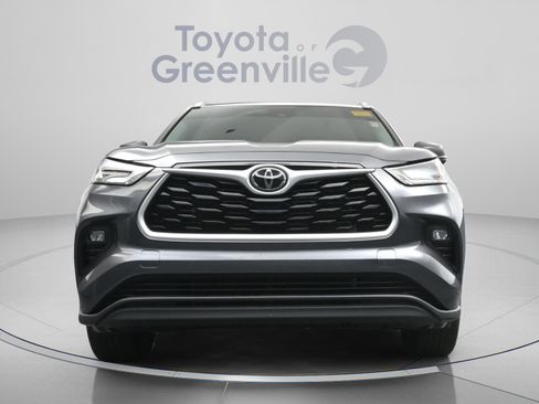 Used 2023 Toyota Highlander XLE FWD image 23