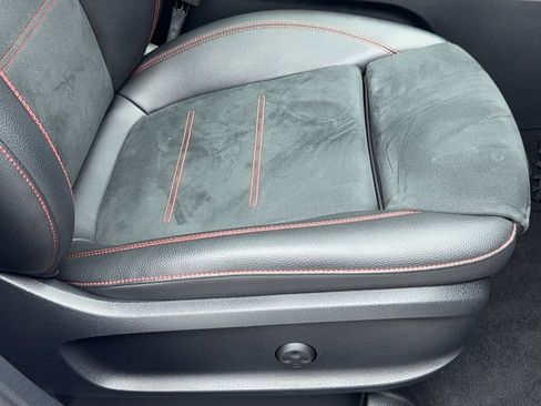 Used 2020 Mercedes-Benz GLB 250 w/ AMG Line image 43